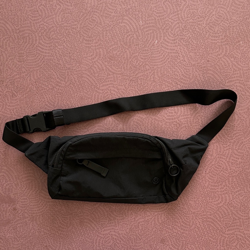 Lululemon On the Beat Belt Bag, Black